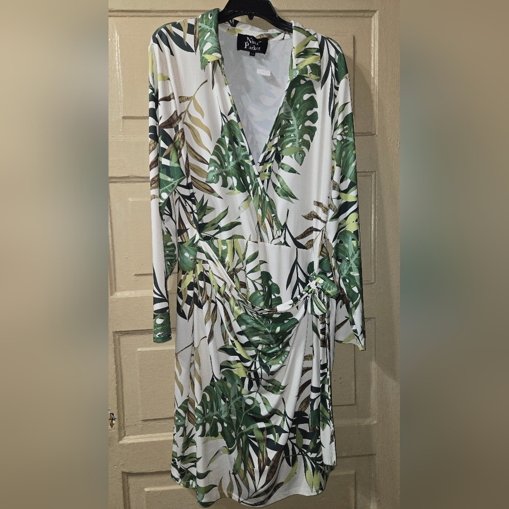🌴Nina Parker Palm Leaf Green White Faux Wrap Long Sleeve V-Neck Dress EUC
